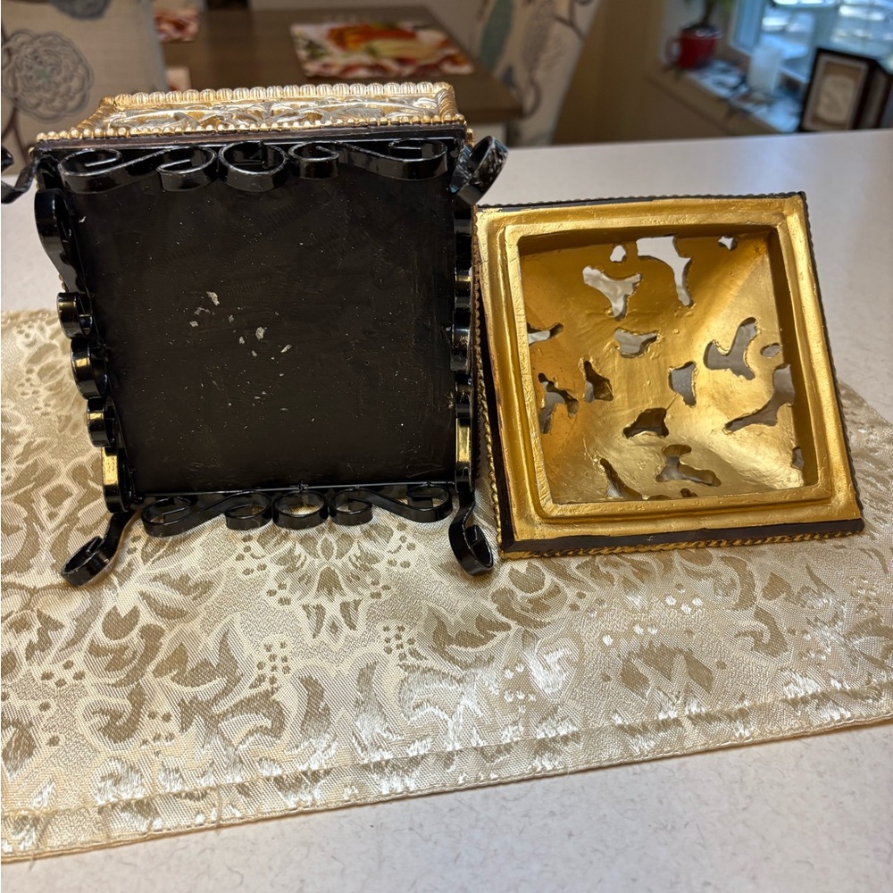 Vintage Resin Ornate Jewelry Trinket Box With A Pedestal - Picture 8 of 10
